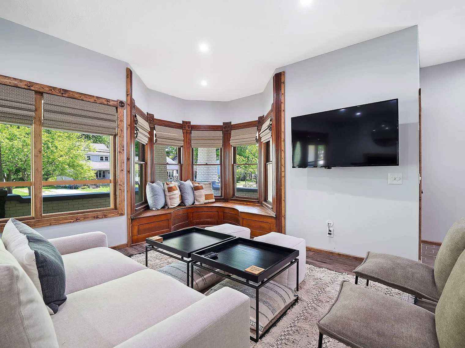 5 bed, 3.0 bath, 3186 sqft, $7,964 — Photo 4