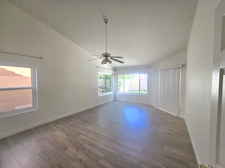3220 W Sheffield Ave — Photo 5