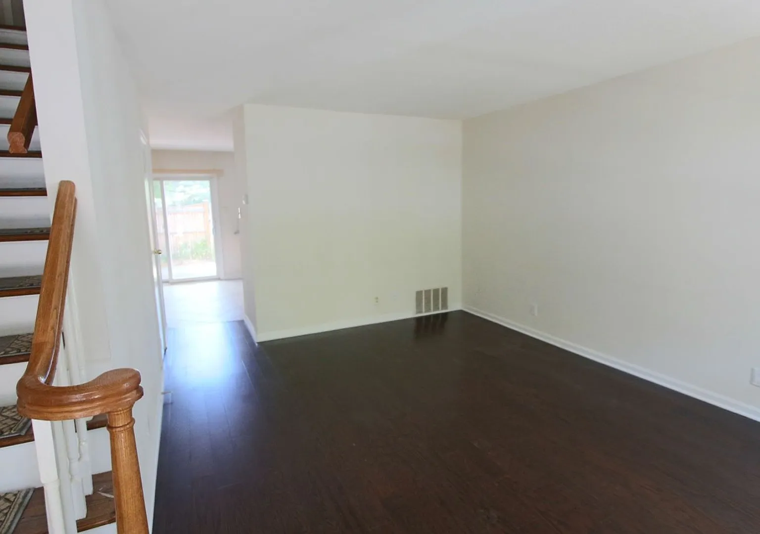 Apply Today! 2 Bedroom - 1.5 Bath condo with garage - heat and hot water included — Photo 3
