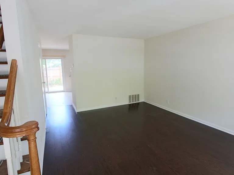 36 Williamsburg Dr — Photo 3