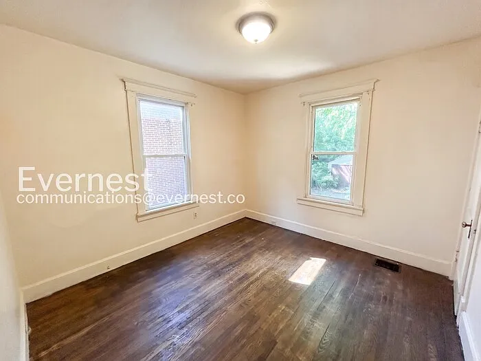 2022 McLaran Ave — Photo 10