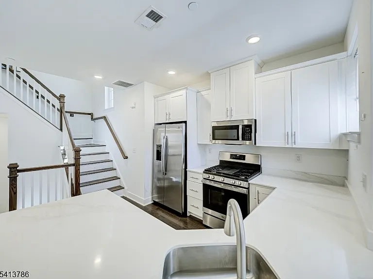 67 Veterans Way — Photo 8