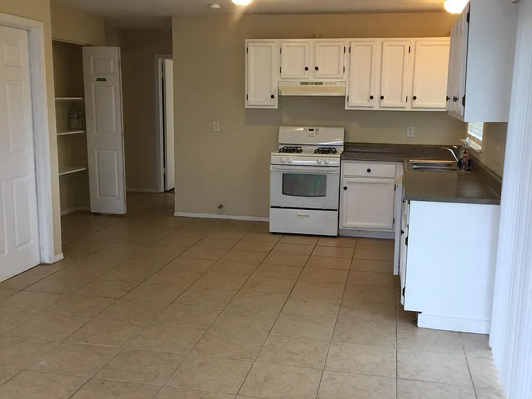 216 Gamblewood — Photo 9