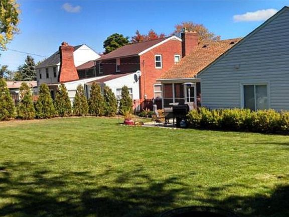 3rd image of 5846 Royal Pkwy