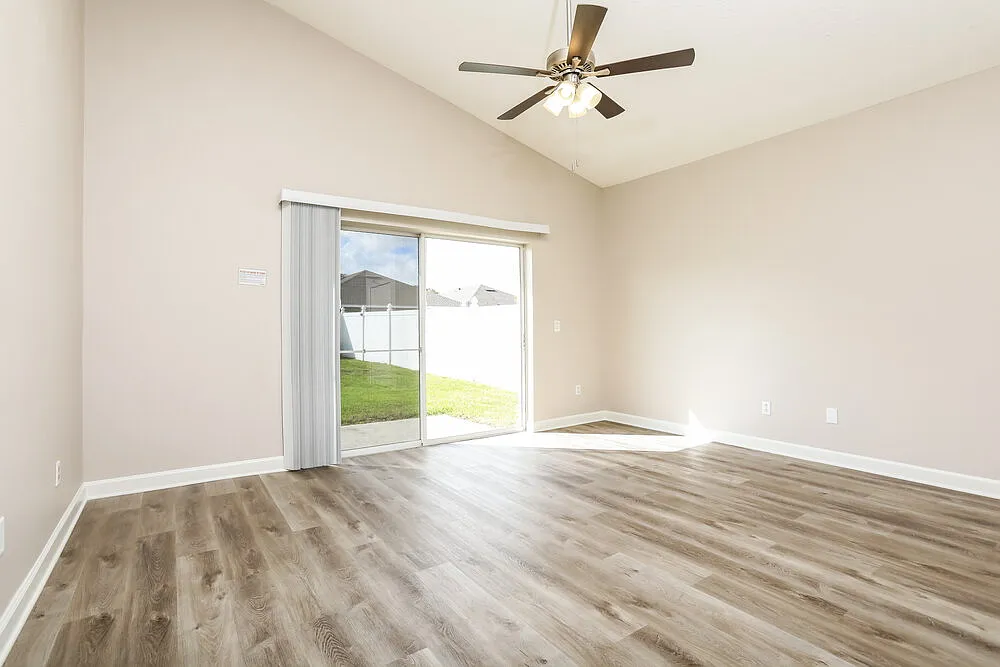 5 bed, 2.5 bath, 2410 sqft, $2,685 — Photo 4