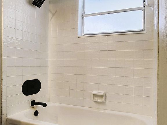 5th image of 921 E Parker St APT 6