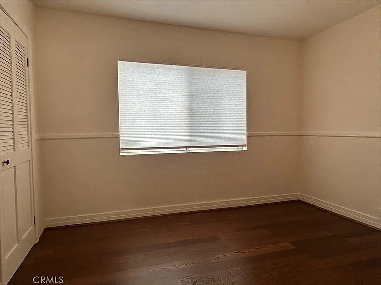214 E Stocker St — Photo 12
