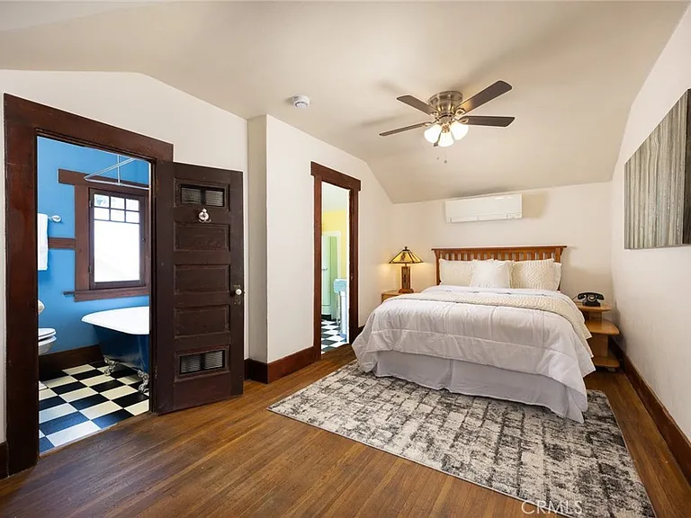 579 N Chester Ave #1 — Photo 3