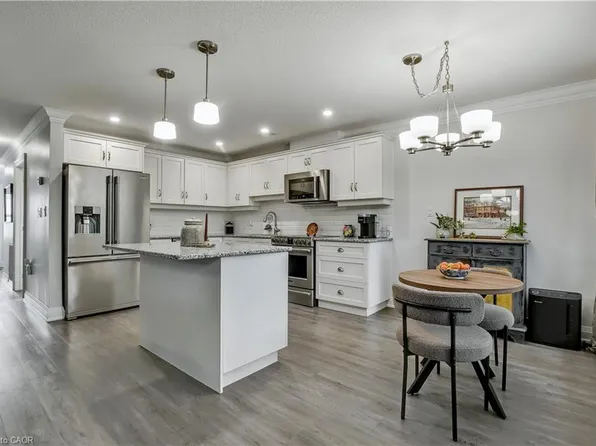 47 Bishop Reding Trl, Hamilton, ON L9B 2L7