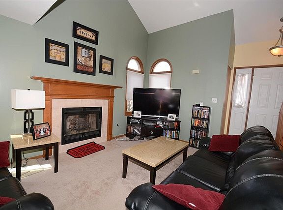 3rd image of 9253 Cliffside Ln