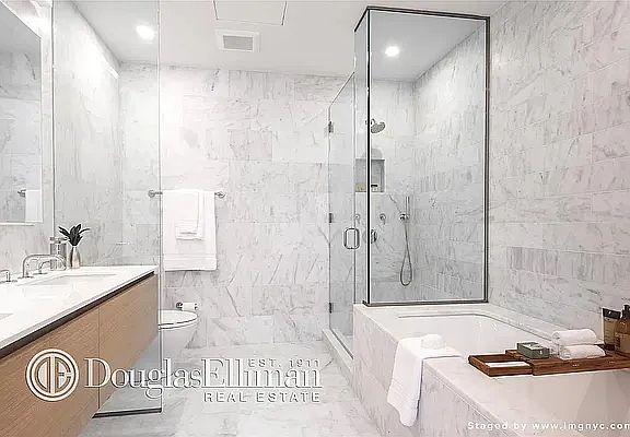 4th image of 77 Warren St APT 2