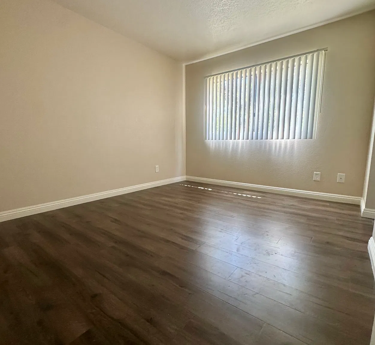 25880 Dartmouth St — Photo 2