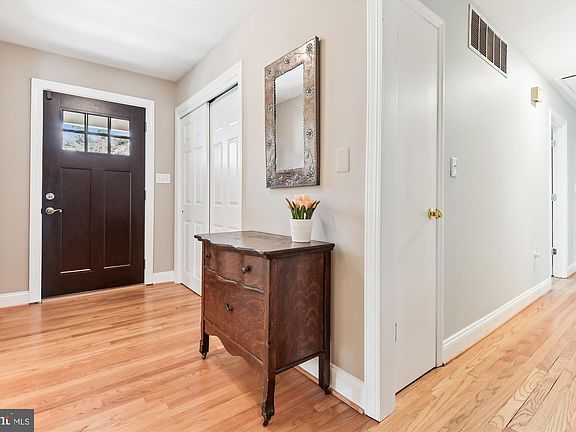 5th image of 110 Taunton Ave