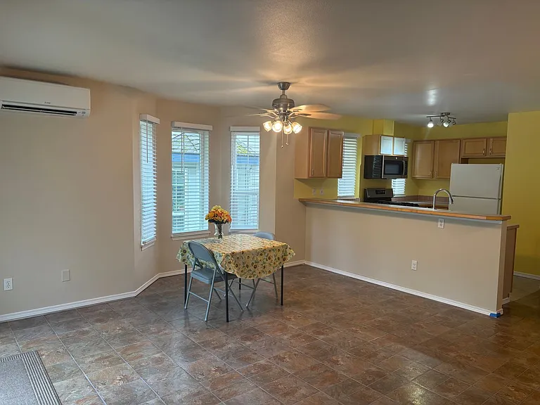 12549 Roosevelt Way NE #4 — Photo 7
