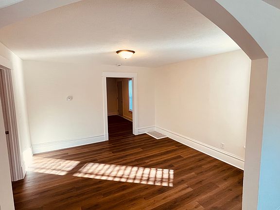 5th image of 211 Regan St #1
