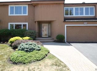 45 Princeton Dr, Syosset, NY 11791