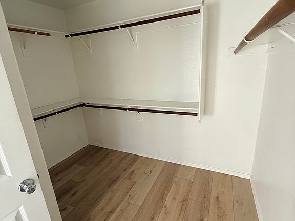5th image of 9010 W Holly St