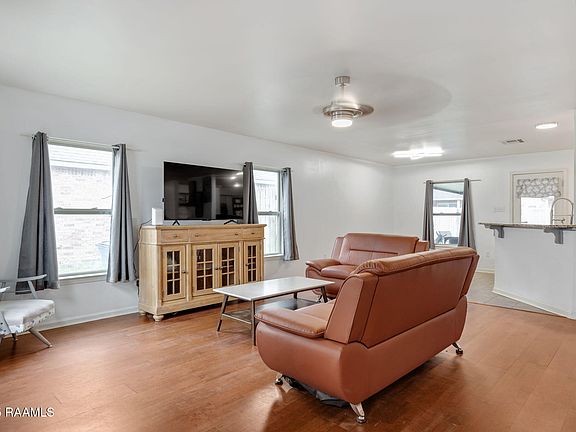 4th image of 107 Sunny Peak St