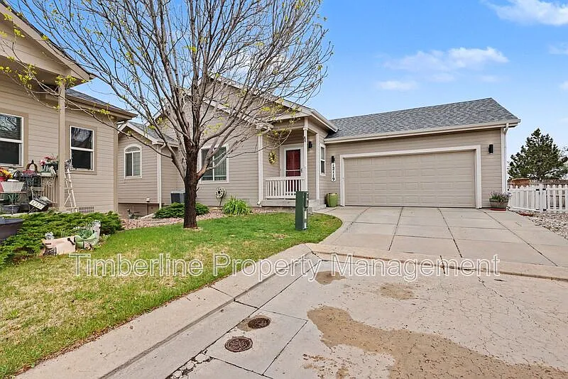 3 bed, 3.0 bath, 2200 sqft, $2,300 — Photo 2