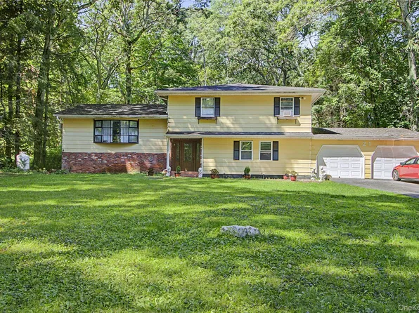 21 Blueberry Ln, Stormville, NY 12582