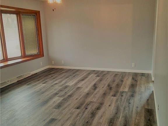 5th image of 321 E Doris Dr
