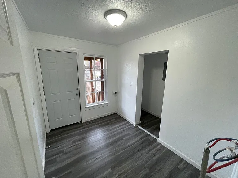 3916 Homedale Rd — Photo 6
