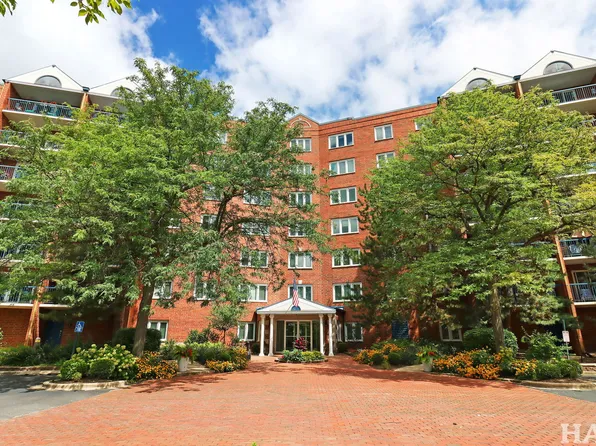 6701 N Milwaukee Ave APT 202, Niles, IL 60714