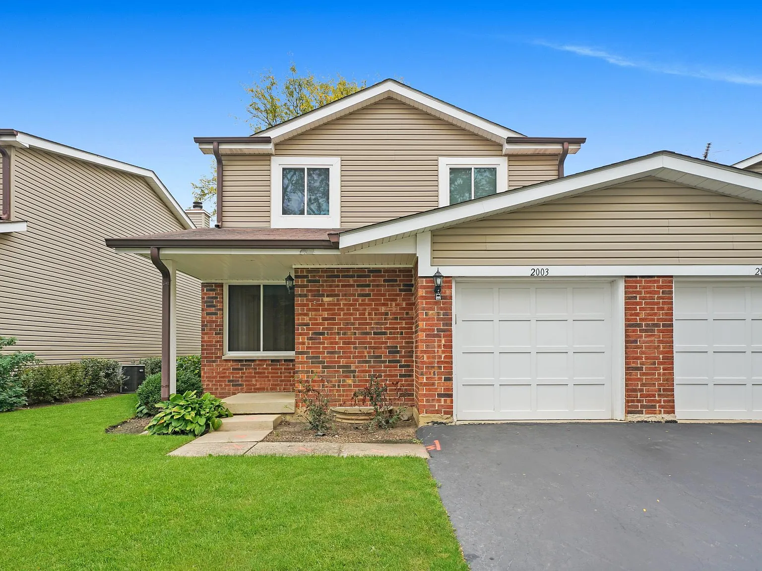 3 bed, 2.5 bath, $2,500 — Photo 2