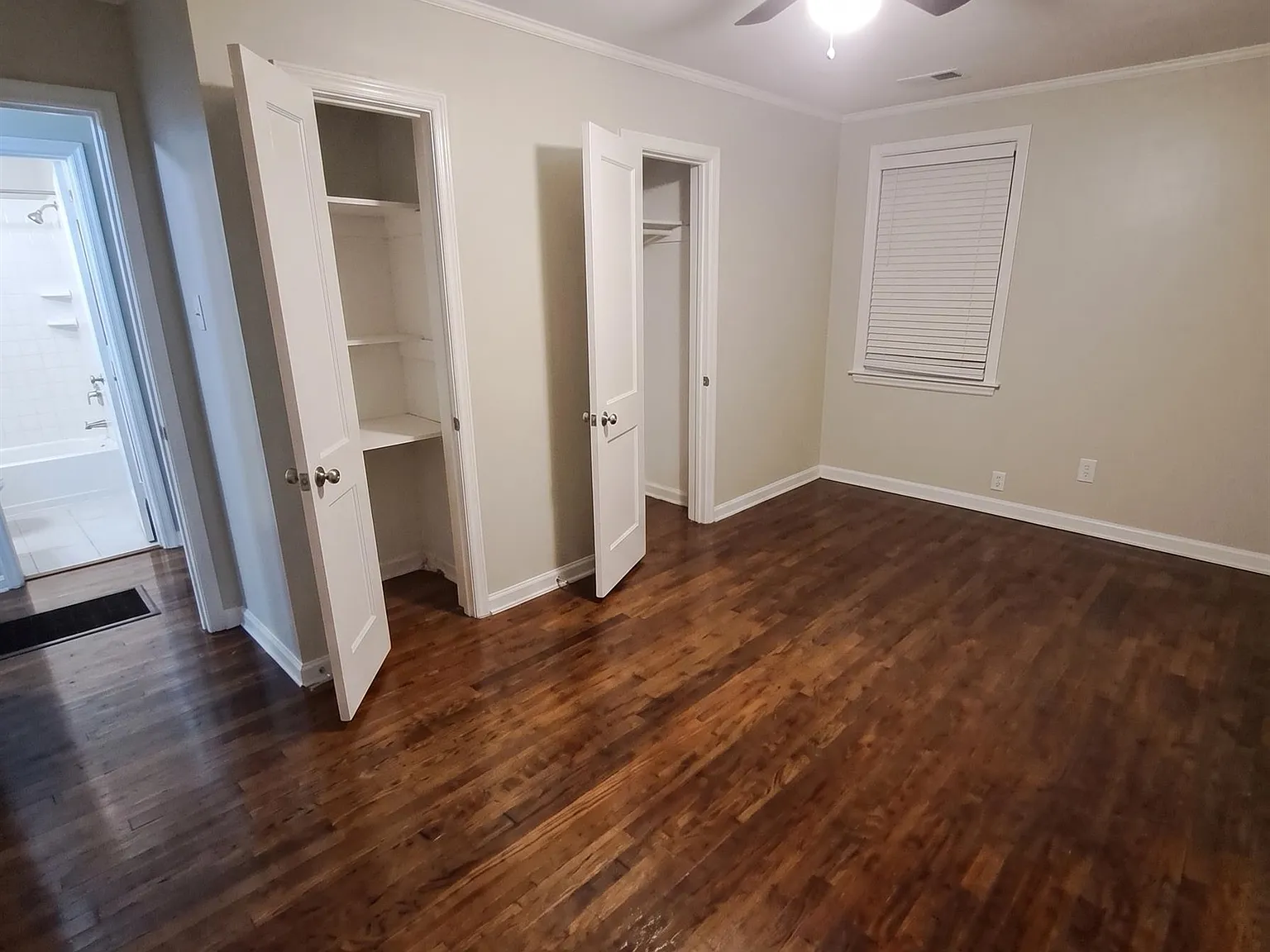 2 bed, 1.0 bath, 816 sqft, $900 — Photo 3