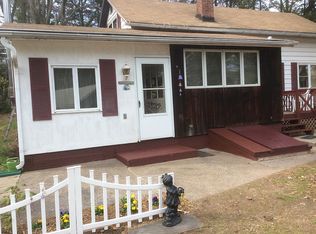 583 Halladay Ave W, Suffield, CT 06078