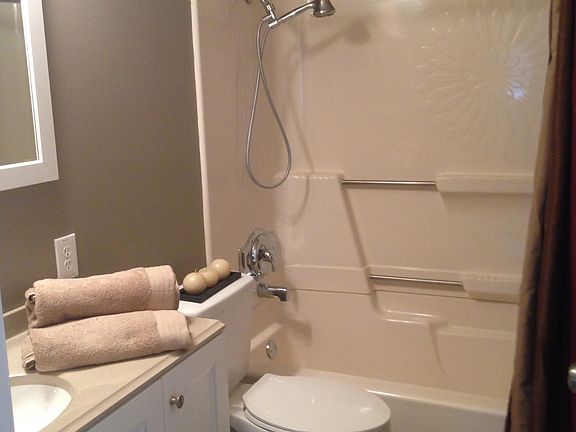updated bath with ceramic 