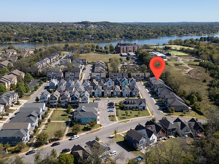 1022 Emery Bay Cir — Photo 24
