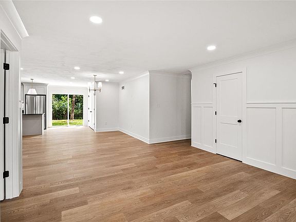5th image of 3716 Laura Ct