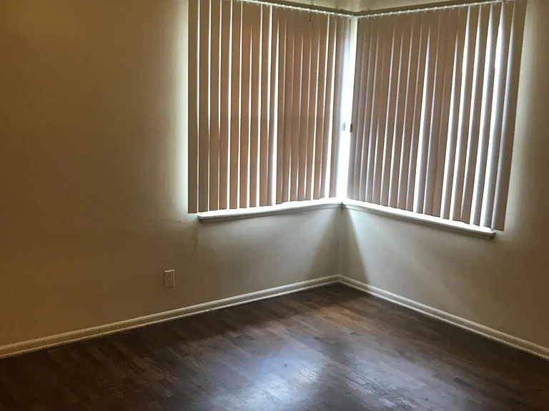 5744 Whitsett Ave — Photo 6