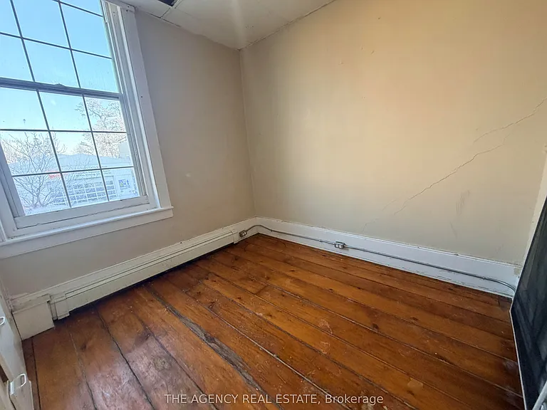 268 Talbot St #9 — Photo 4