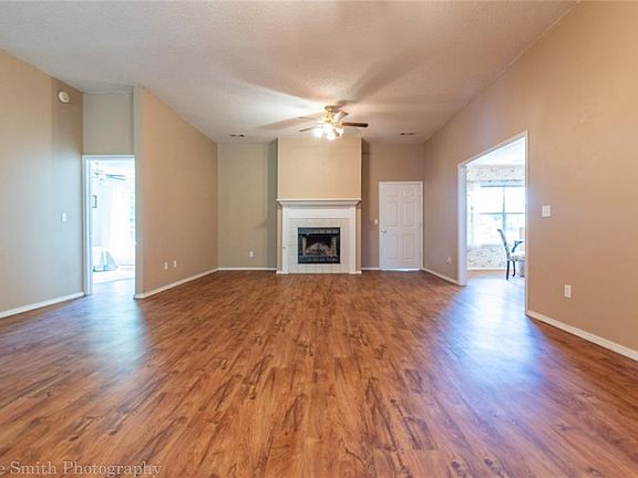 4th image of 1814 S Tallgrass Dr