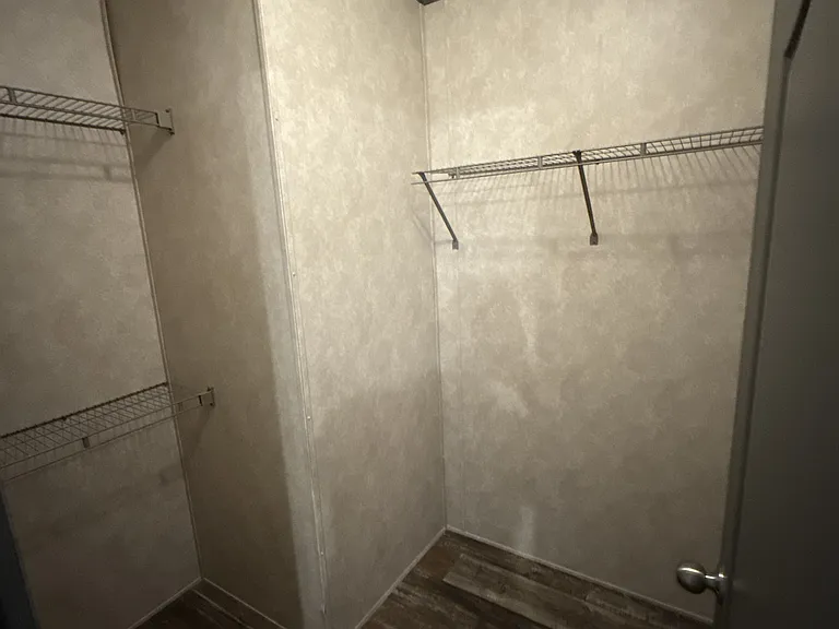 894 FM 1395 — Photo 17