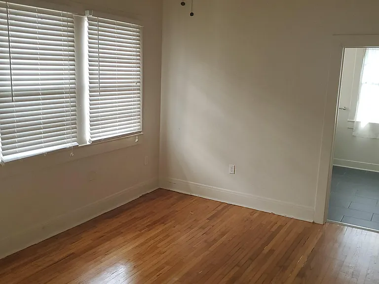 2216 Pine St — Photo 8