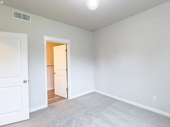 Ensuite on Level 1, off entry.