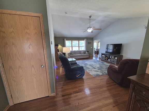 3rd image of 1018 N 3rd Ave