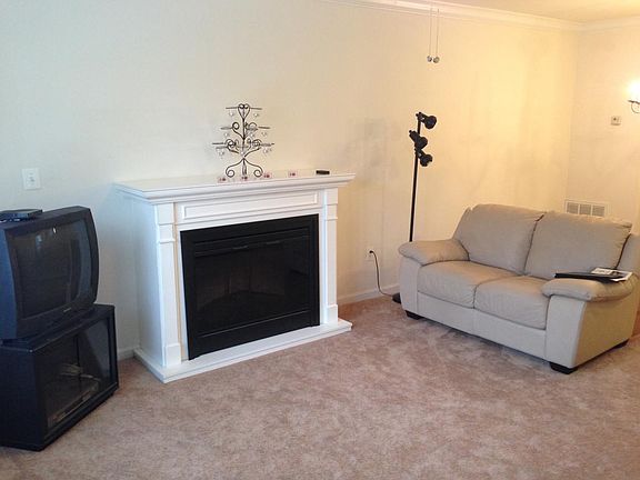 3rd image of 2125 Hideaway Ct
