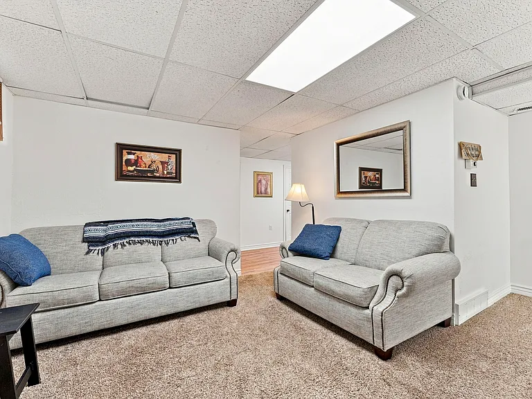 200 E 25th St #2 — Photo 2