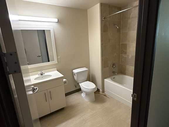2nd image of 895 Campus Dr #203B