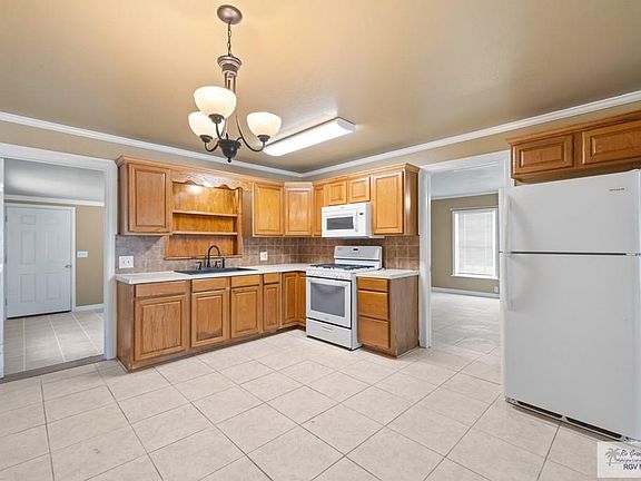 3rd image of 816 Kiester Ln