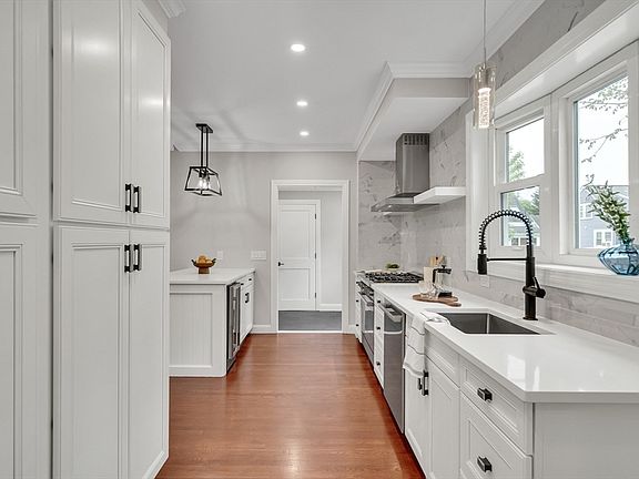 3rd image of 20 Riverview St