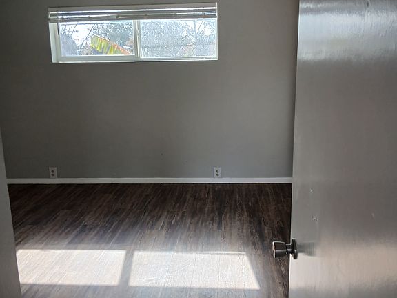 5th image of 4309 Pease St #17