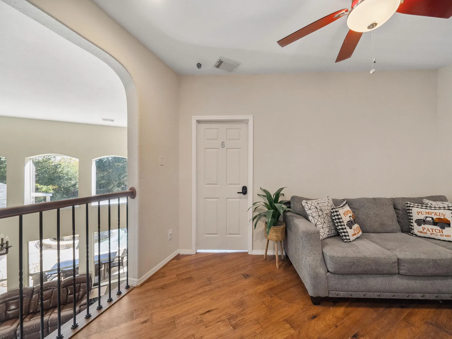 4 bed, 3.5 bath, 3982 sqft, $1,819 — Photo 4