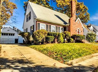 19 Hazelwood St, Cranston, RI 02910