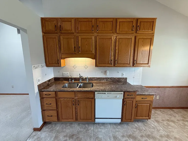 5018 Goldfinch Ln — Photo 7