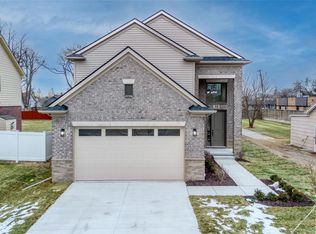 38 Starr Dr, Troy, MI